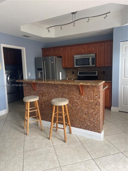 Building Photo - 2155 Anchor Ct