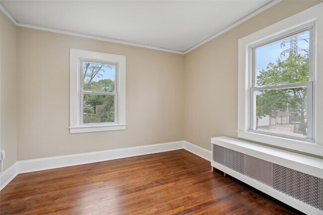 Building Photo - 1030 Glen Cove Ave