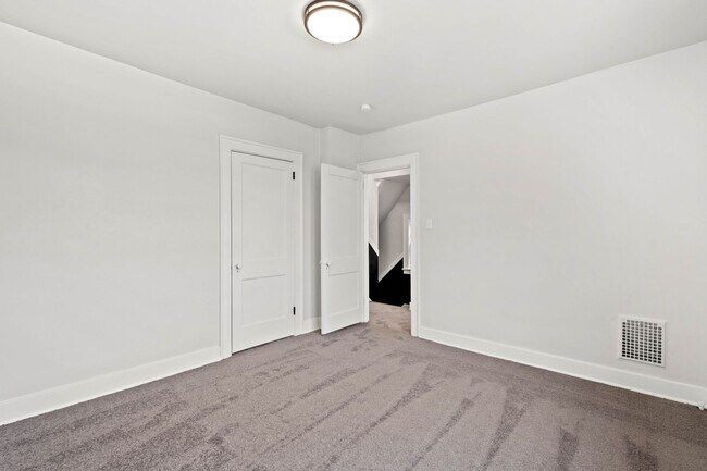 Building Photo - Beautiful 3 bedroom home in Homestead available July 10!