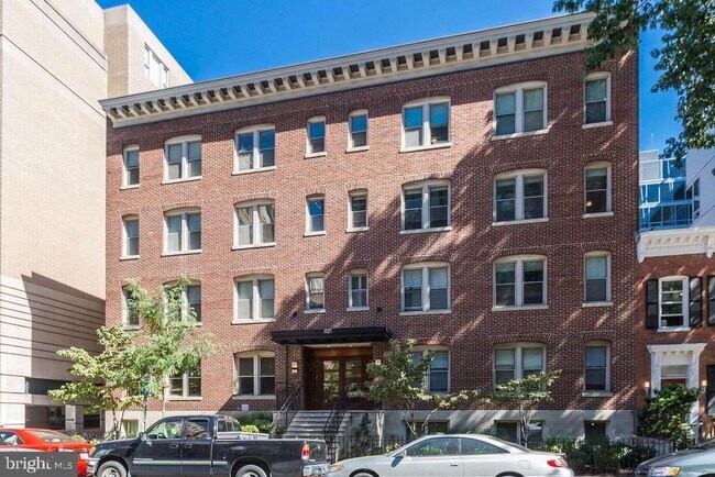 Building Photo - 1121 24th St NW