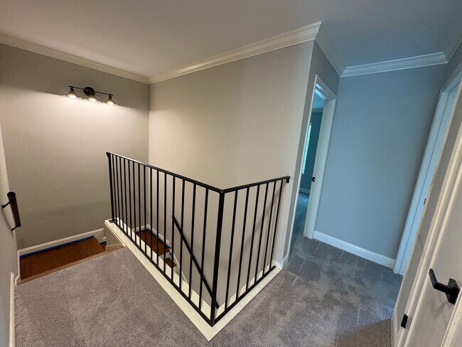 Building Photo - Totally redone 4 bedrooms townhouse.