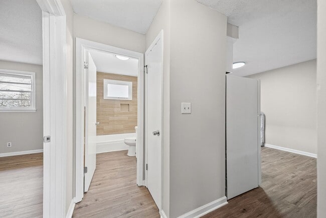 Building Photo - 111 Tandy Dr