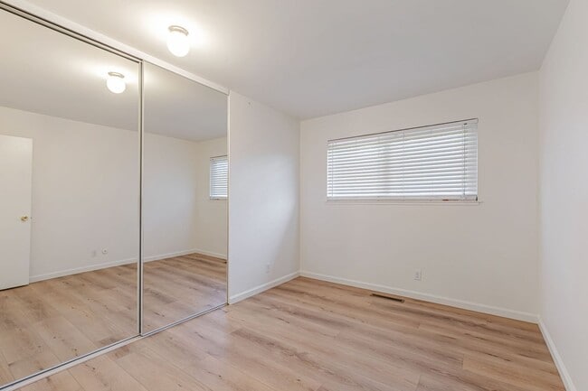 Building Photo - 652-654 Vasona Ave