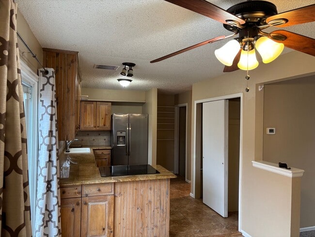 Building Photo - Move in ready unit for rent on Willow Bend!