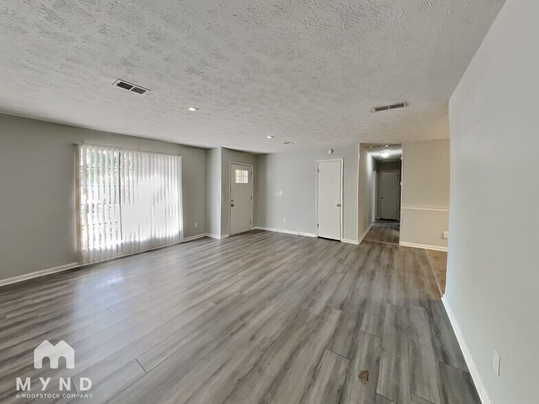 Building Photo - 8275 Brittany Ln