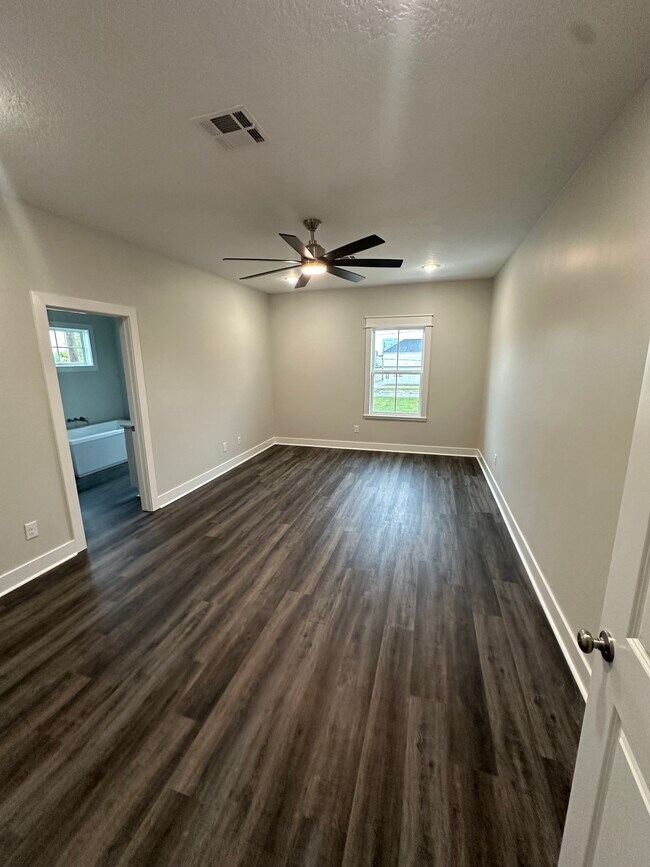 Building Photo - 1713 Bilbo St