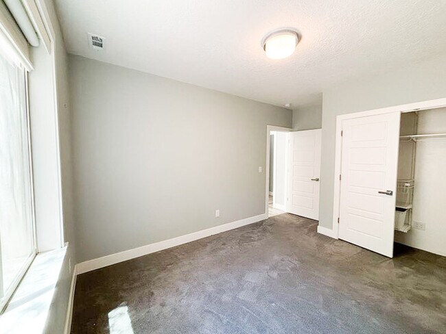 Building Photo - Luxury 5-Bedroom Rental with Pool, Finishe...