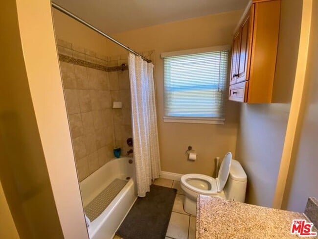 Building Photo - 5185 Karen Cir