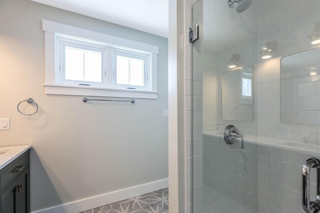 Building Photo - 539 Portsmouth Ave