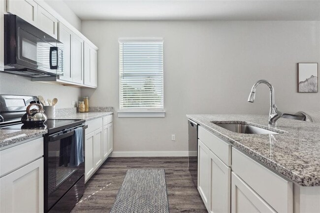 Building Photo - 705 Horseshoe Dr