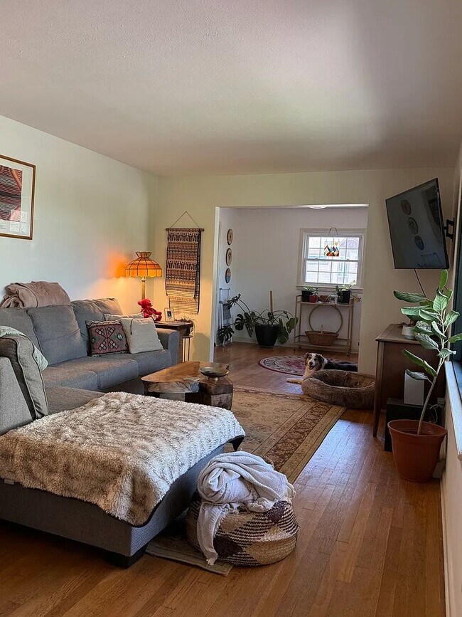 Building Photo - West Asheville Home with Private Fenced Yard & Spacious Layout