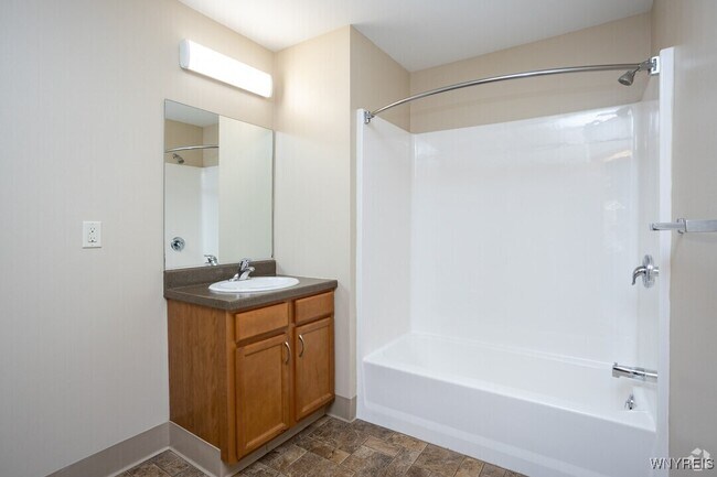 Building Photo - 1311 Deer Lakes Dr