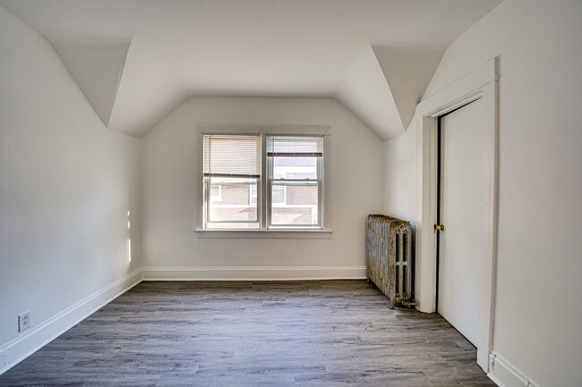 Building Photo - 523 Grand Ave