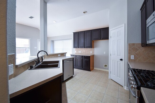 Building Photo - 31 Rolling Ridge Ct