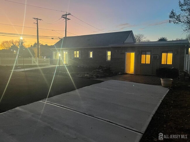 Building Photo - 1515 Thomas Ave