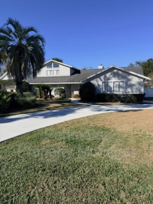 Building Photo - 27 Monterey St