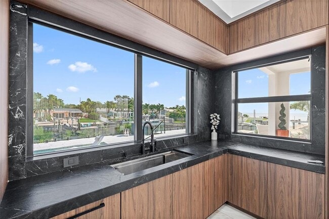 Building Photo - 585 Dolphin Ave SE