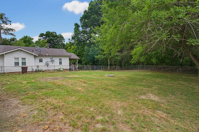 Building Photo - 931 Marlboro St