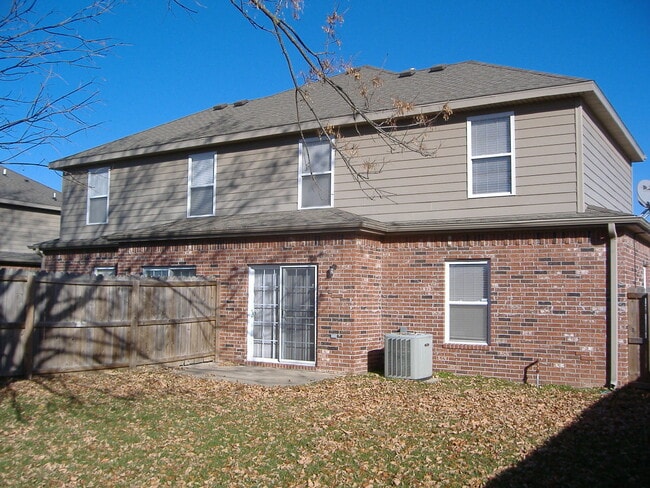 Building Photo - ***898 Oakwood***