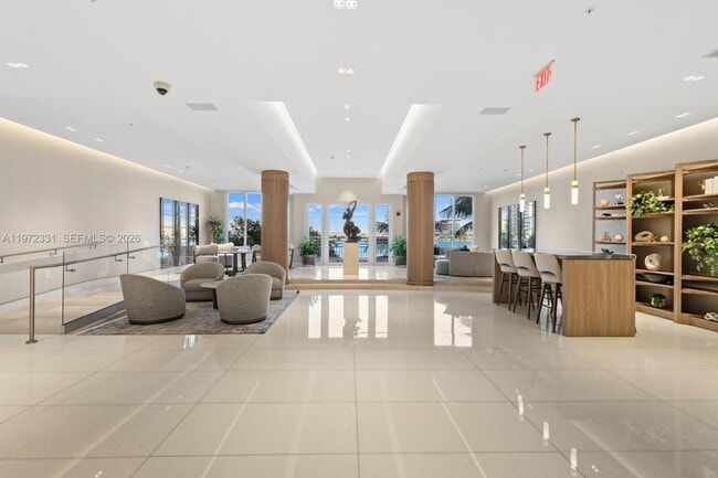 Building Photo - 888 Brickell Key Dr