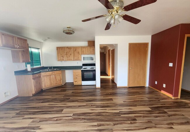 Building Photo - Panoramic Rattlesnake Hills View Home on N...