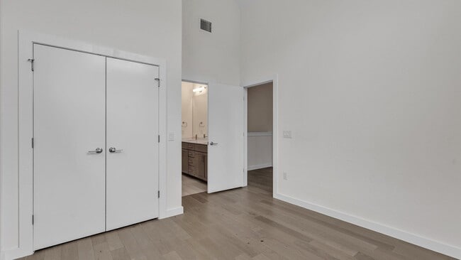 Building Photo - Prime Location Condo in the Heart of San Antonio!