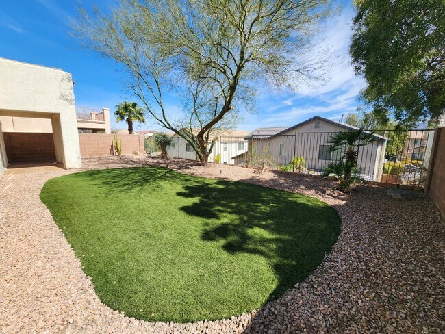 Building Photo - In the Heart of Green Valley Ranch