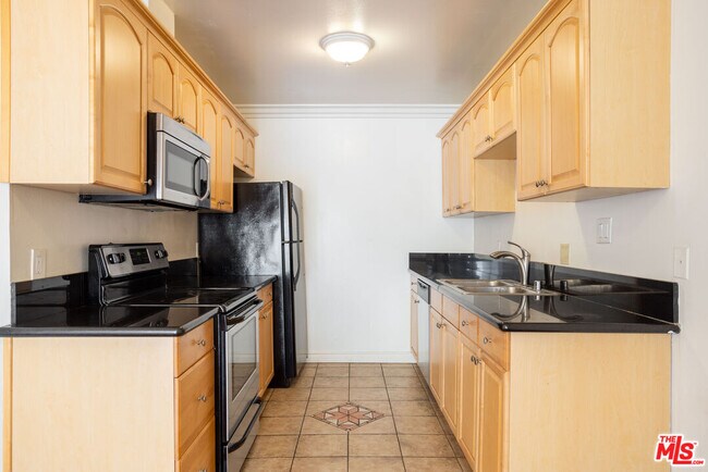 Building Photo - 2616 5th St