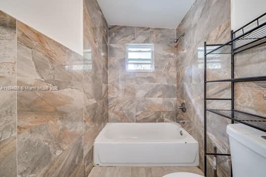 Building Photo - 1350 NE 149th St