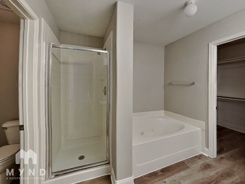 Building Photo - 105 Adams Dr