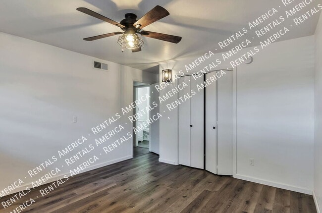 Building Photo - 2118 N Rita Ave