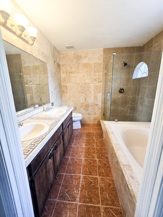 Building Photo - "Charming 3-Bedroom Home with 2 Full Baths in Lakeland – Spacious 1514 Sq Ft Haven!"