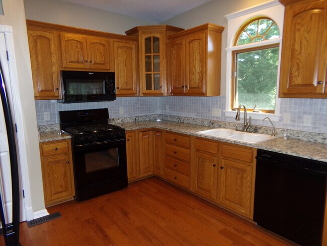 Building Photo - Beautiful 3 Bed 3.5 Bath Xenia Home!