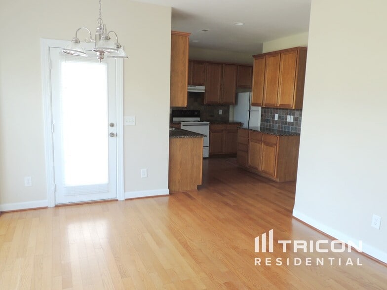 Building Photo - 2625 Sierra Chase Dr