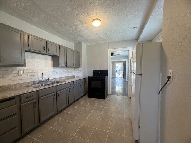 Building Photo - 5801 Wabash Ave