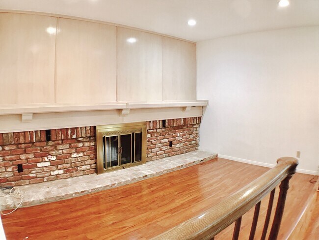 Building Photo - Very Spacious home in the desirable Porter Ranch area with a separate detached guest house