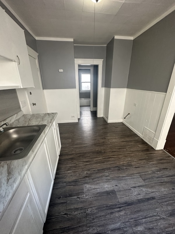 Building Photo - 8325 Tioga Ave