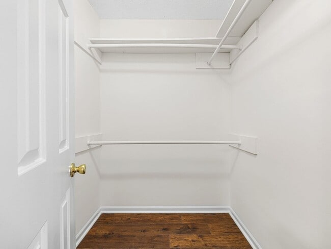 Building Photo - Cozy 3 Bedroom, 2.5 Bath Home with 2 Car G...