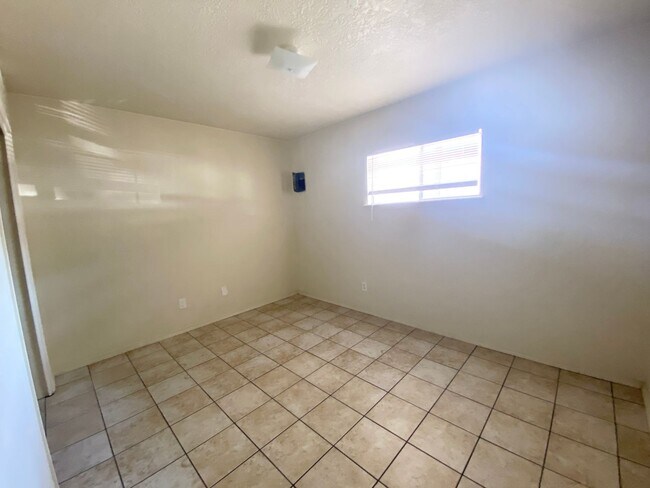 Building Photo - Nice two bedroom close to NMSU!