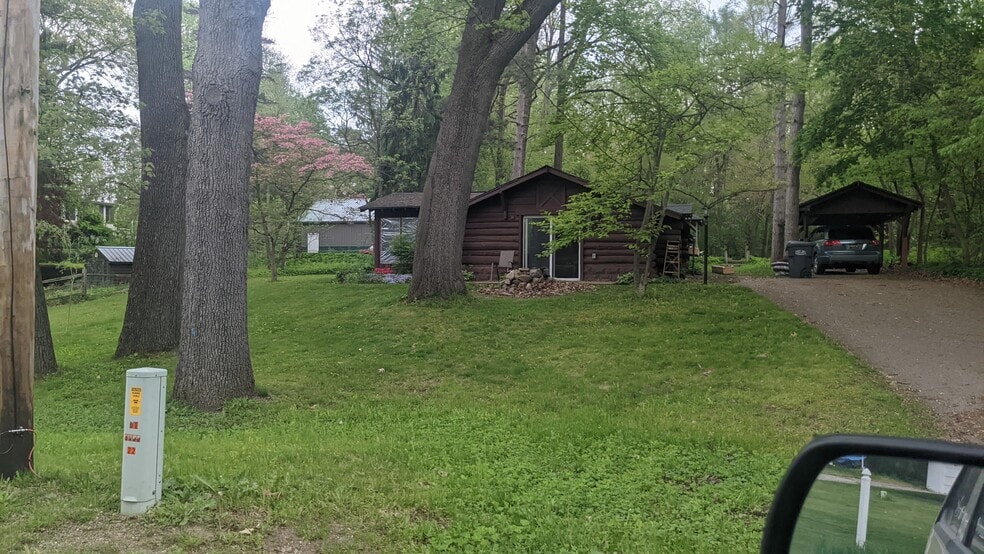 Building Photo - 8970 E Gull Lake Dr