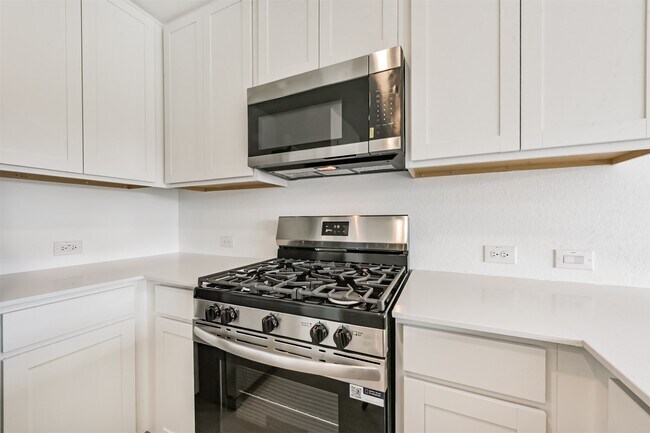 Building Photo - 710 Zuppino Ln