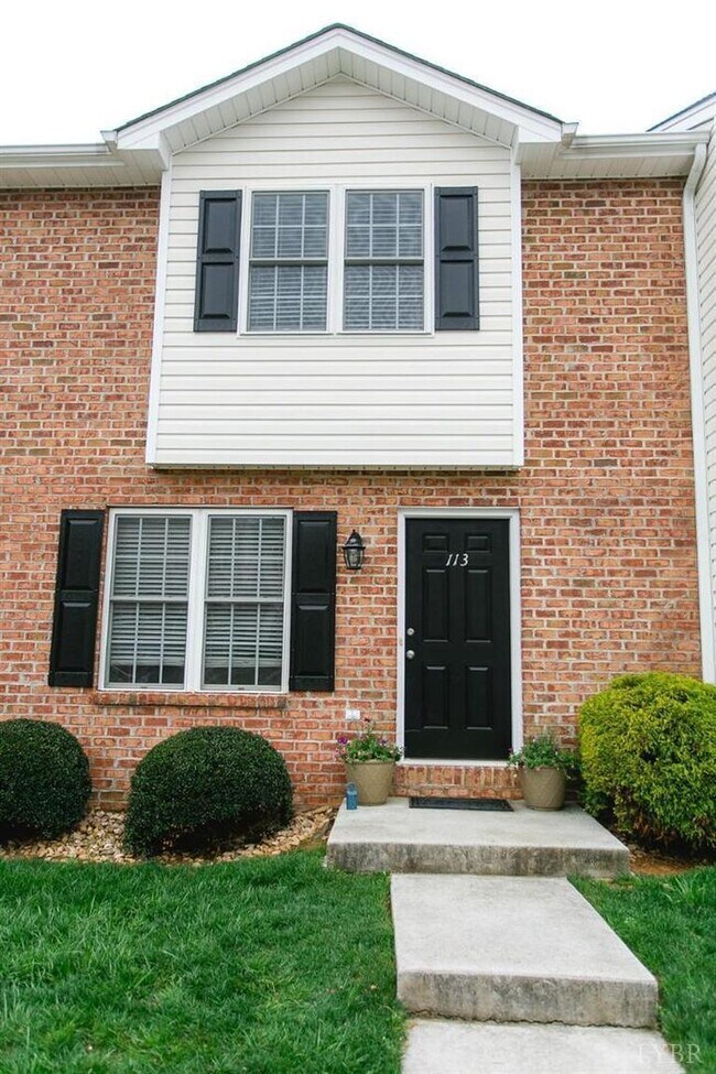 Building Photo - Spacious 2 BR Townhome in Sterling Park wi...