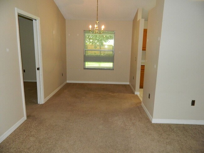 Building Photo - 317 Silver Pine Dr