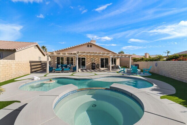 Building Photo - 49771 Lincoln Dr