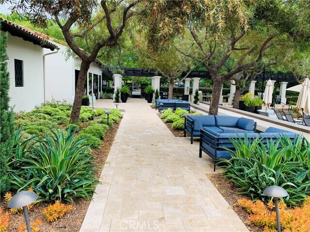 Building Photo - 67 Reunion