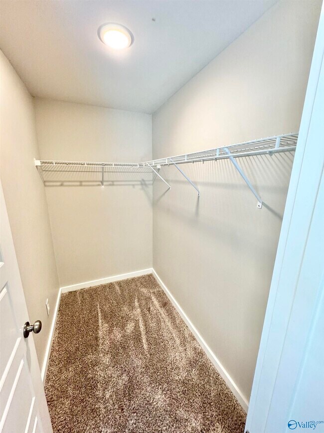 Building Photo - 422 Falls Pointe
