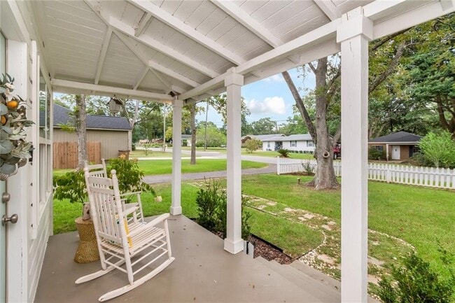 Building Photo - 958 Pinemont Dr