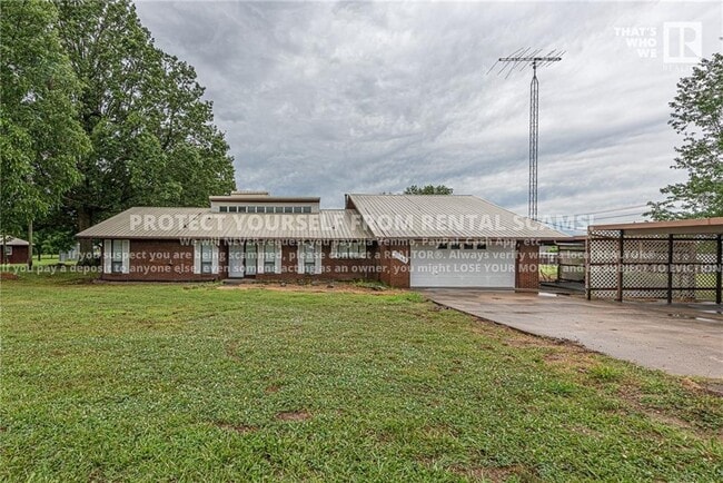 Primary Photo - 3311 W Howard Nickell Rd