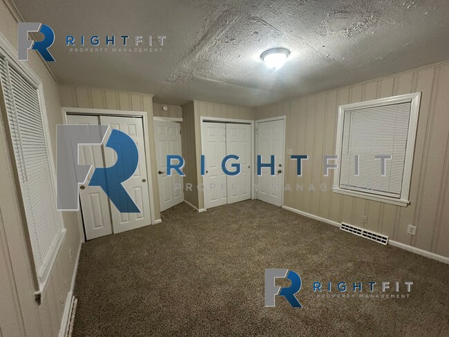 Building Photo - Charming House in Dayton