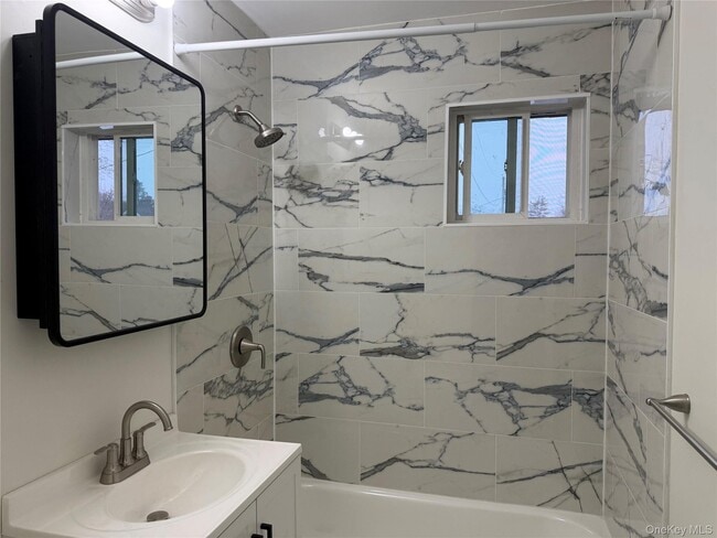 Building Photo - 2 Colonial Dr